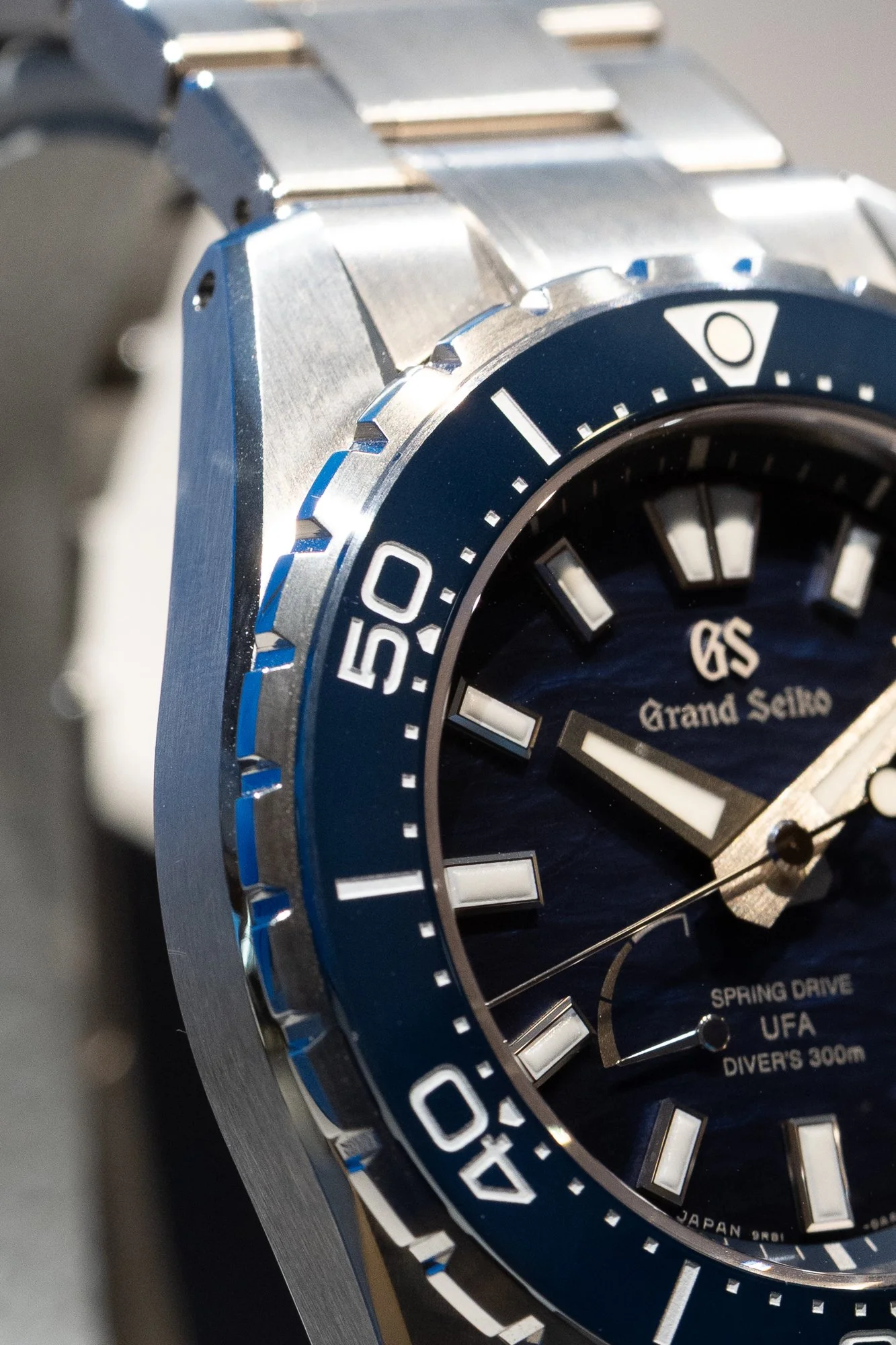 Grand Seiko UFA Ushio 300 Bezel Construction — Plus9Time